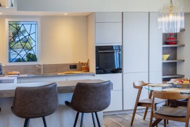 Cuisine ouverte entièrement équipée