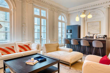 Salon et cuisine équipée 