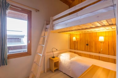 Cozy bedroom with single bed and double bed