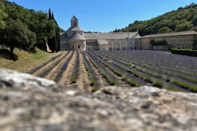 La superbe Abbaye de Senanque. Une visite dans le calme. Mémorable !
