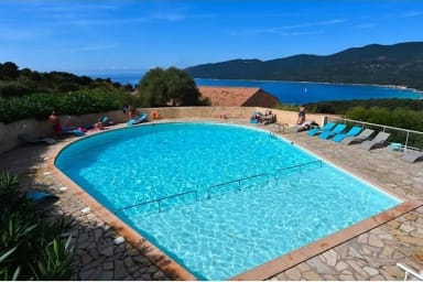 Piscine chauffée en début et fin de saison