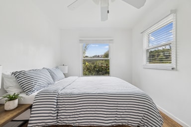Secondary bedroom with Queen Bed