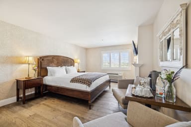 King-size bed, sleeps 2, DirecTV subscription, fireplace