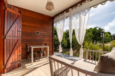 Photo de Bungalow en location saisonnière à Sainte-Anne en Guadeloupe 