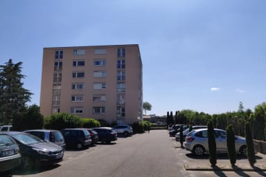 Vue façade bâtiment
