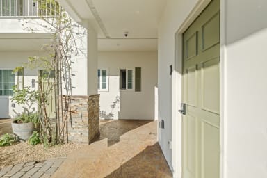 Ground floor walkway