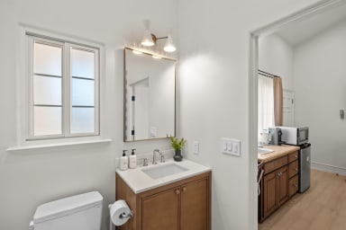 Public Goods toiletries provided