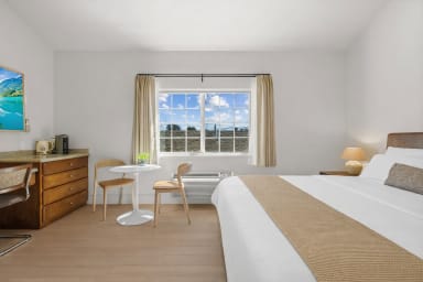 King-size bed, sleeps 2 and Kitchenette with Nespresso and Mini Fridge