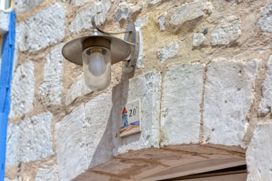 Entrée éclairée pour vos arrivées