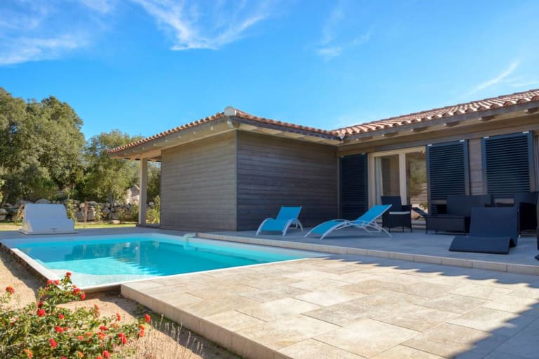 grande villa avec piscine chauffee a prox des plages et montagne a porto vecchio location de villas a porto vecchio