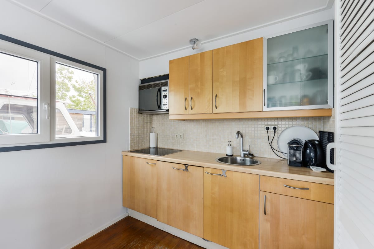  immobilier  Bright and Comfortable Houseboat 