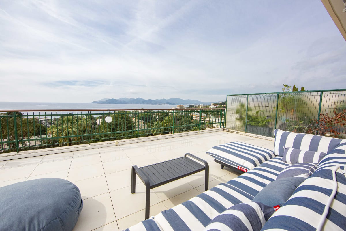 Appartement   Appartement penthouse d’exception centre Cannes avec vue mer, piscine