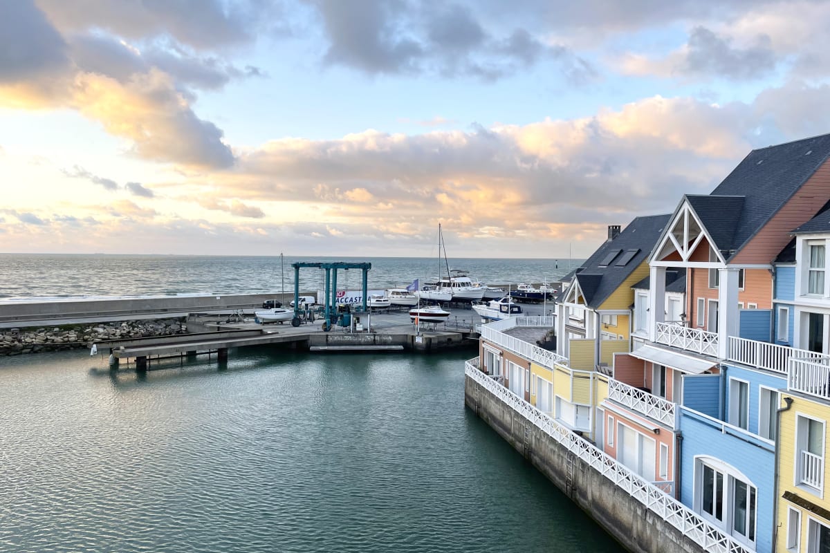 The Blue Bay Seafront Parking Marina in Deauville Mon Sejour en Normandie Location d hebergements Premium