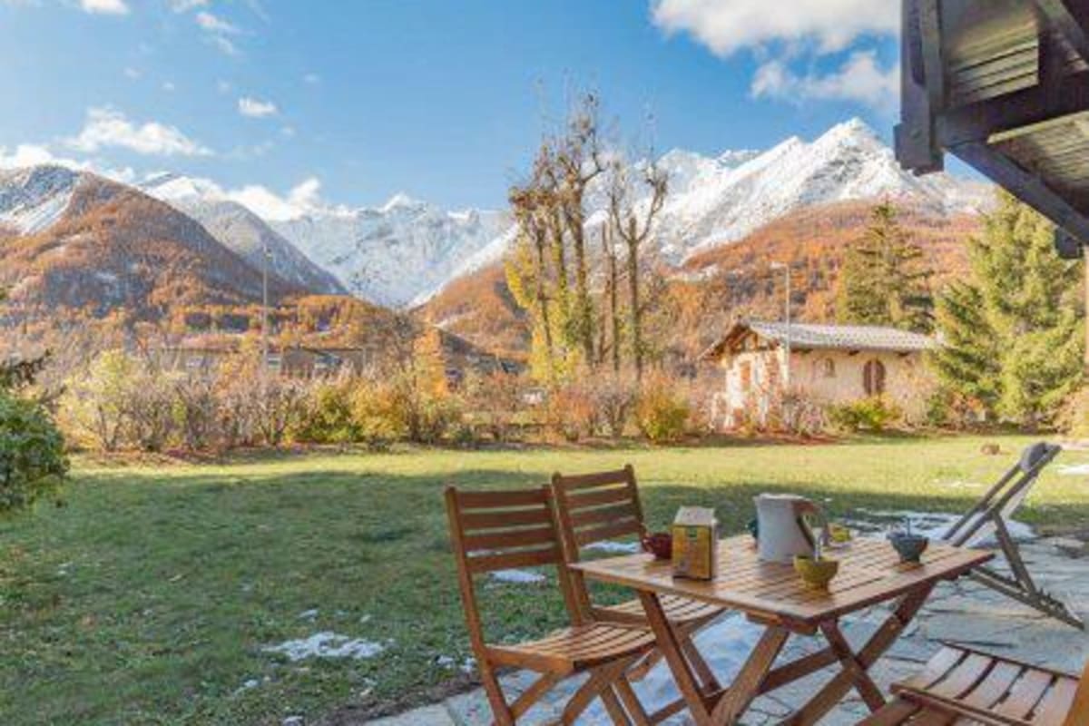 Cocon avec jardin et belle vue sur la montagne 