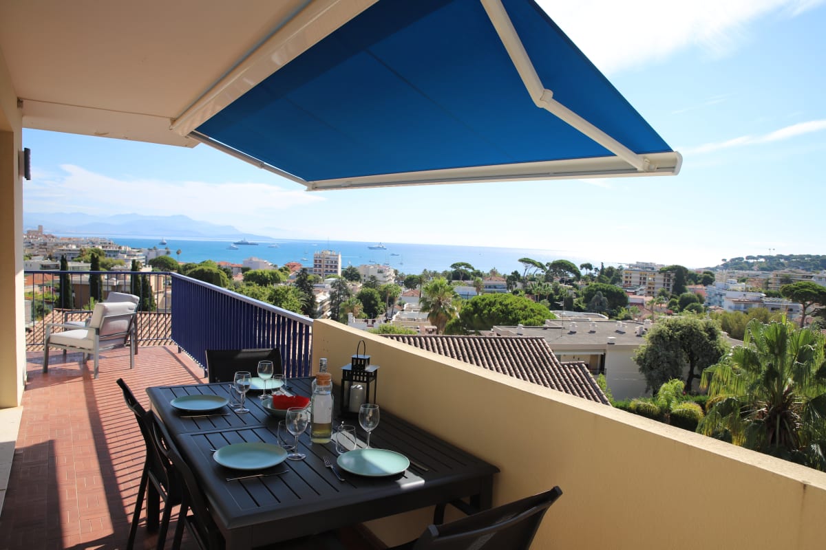 Joli havre de paix avec vue sur mer