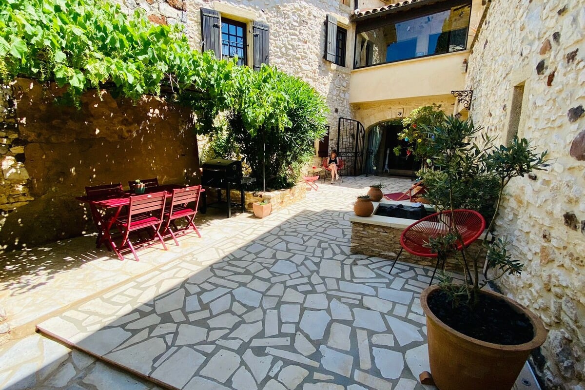 Maison   L'Uzétienne- Grande demeure avec bassin et patio !