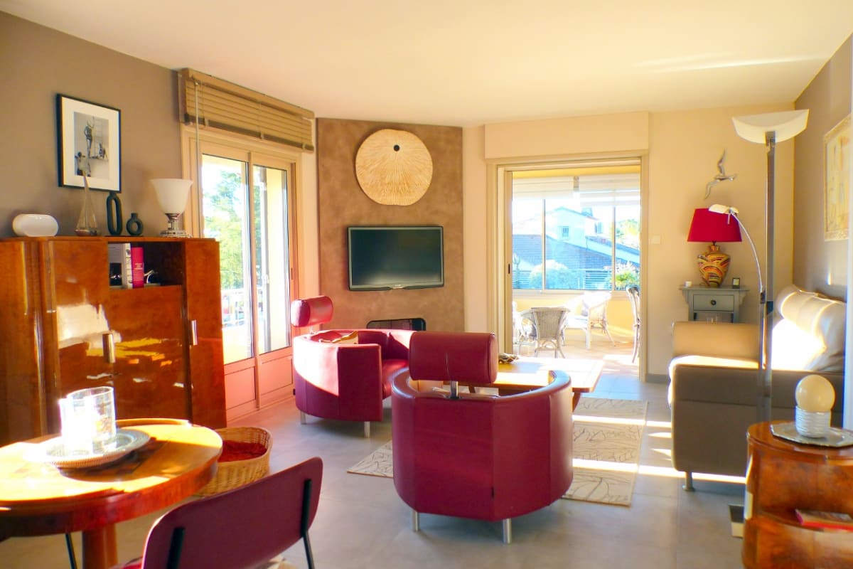  Maison villa de charme avec jardin et piscine 