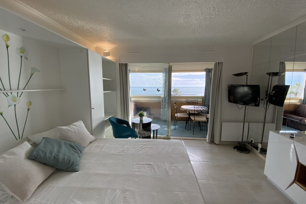 Immobilier 06BH - Beau studio face à la mer  