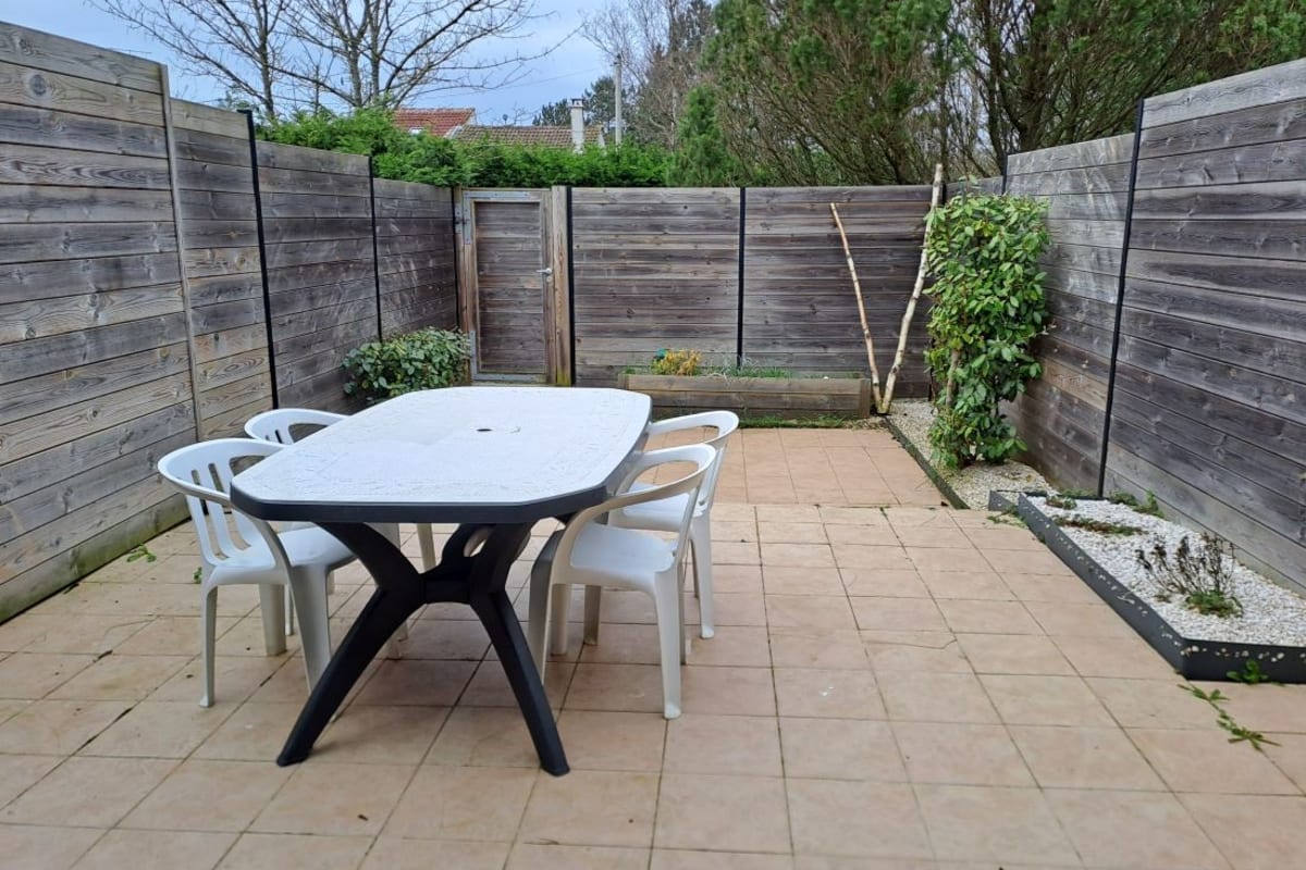 Immobilier Maisonnette lumineuse avec terrasse et jardin  
