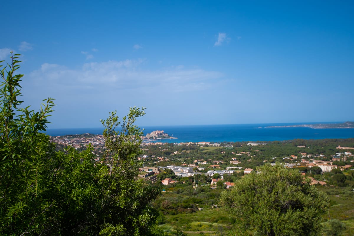  Maisonnette en plein maquis, vue splendide à 5 min du centre et de la plage 