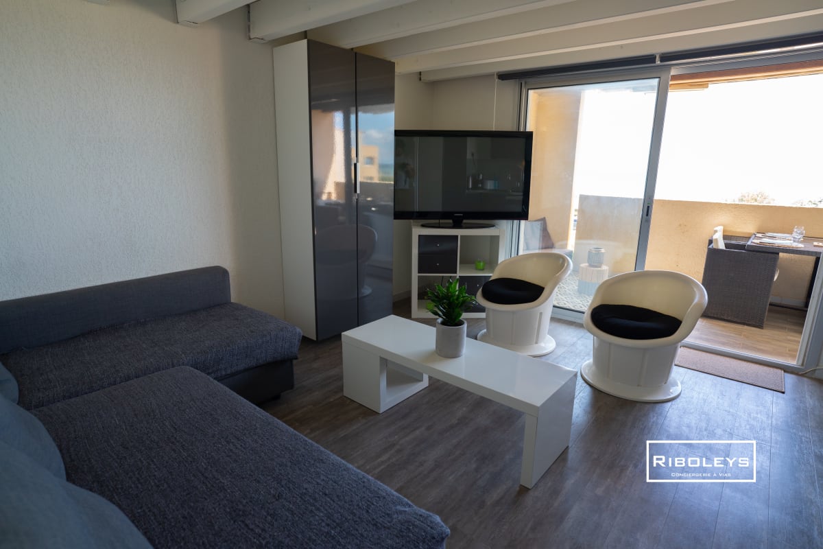  immobilier  Vias-Plage - Appartement climatisé avec piscine face à la mer