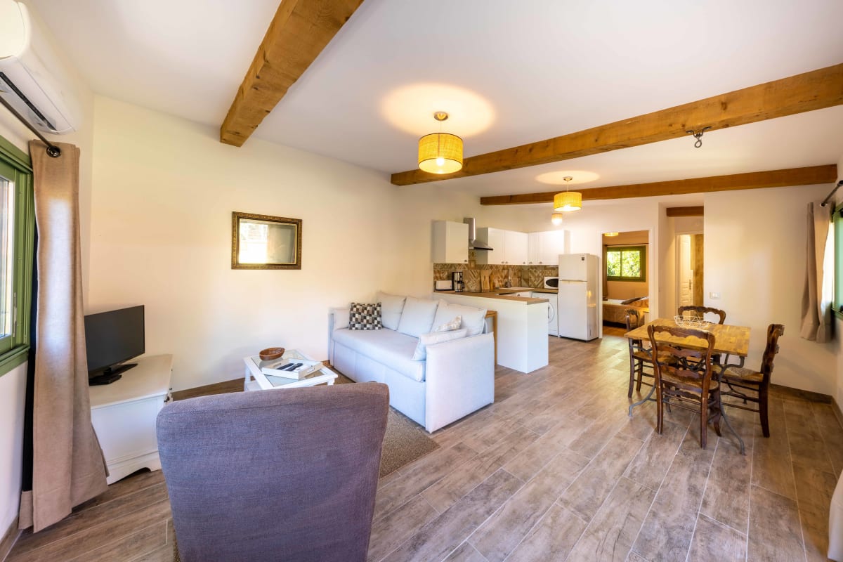 Immobilier 06BV2 : Joli cottage au calme avec piscine  