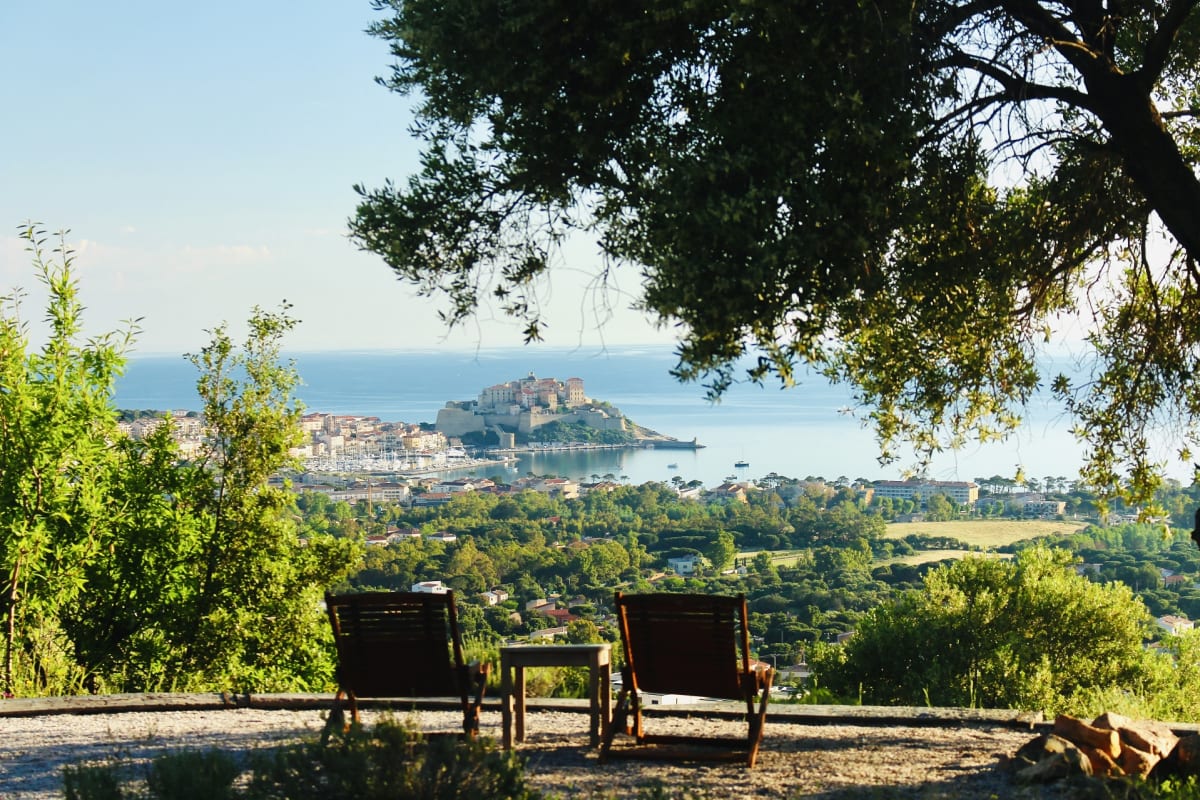 Maisonnette en plein maquis, vue splendide à 5 min du centre et de la plage