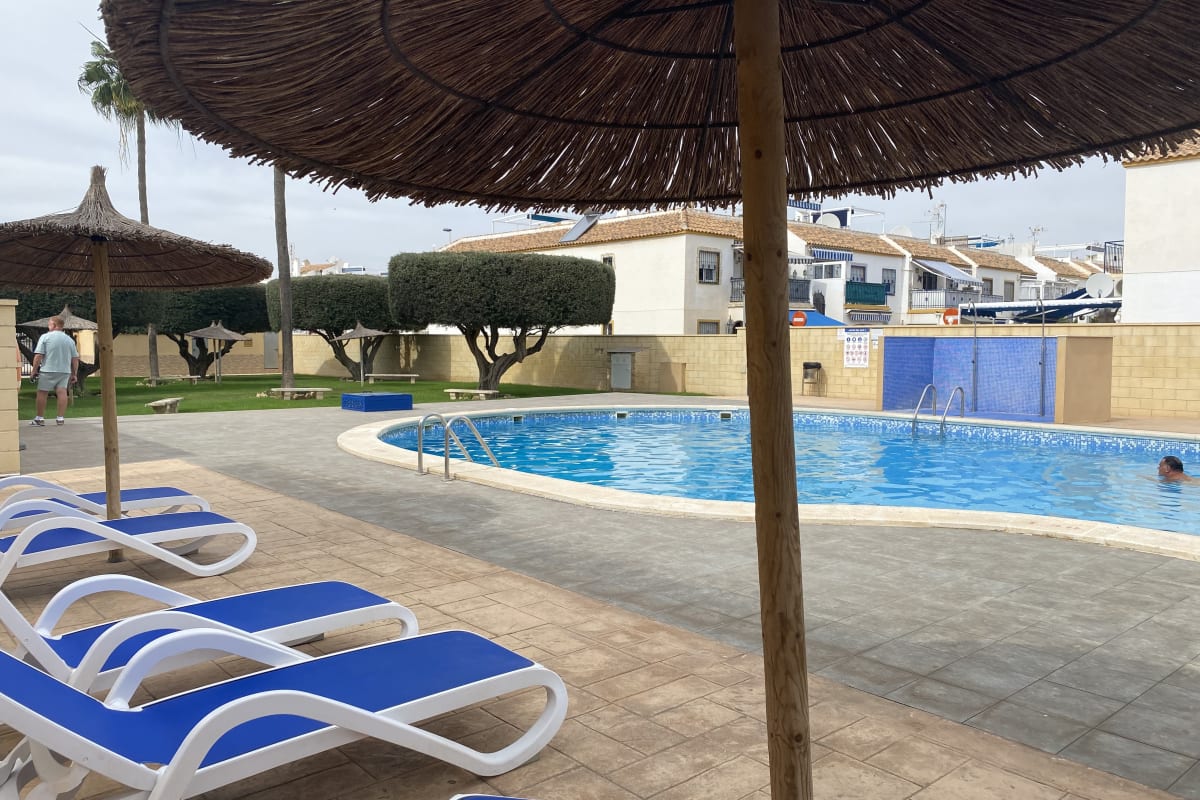 Appartement avec solarium équipé, barbecue et piscine