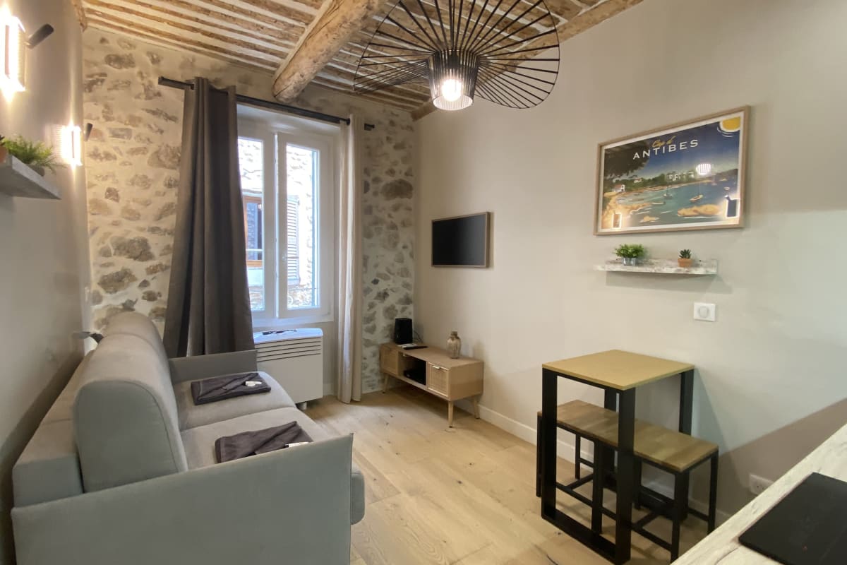 06CK : studio cosy au coeur du Vieil Antibes