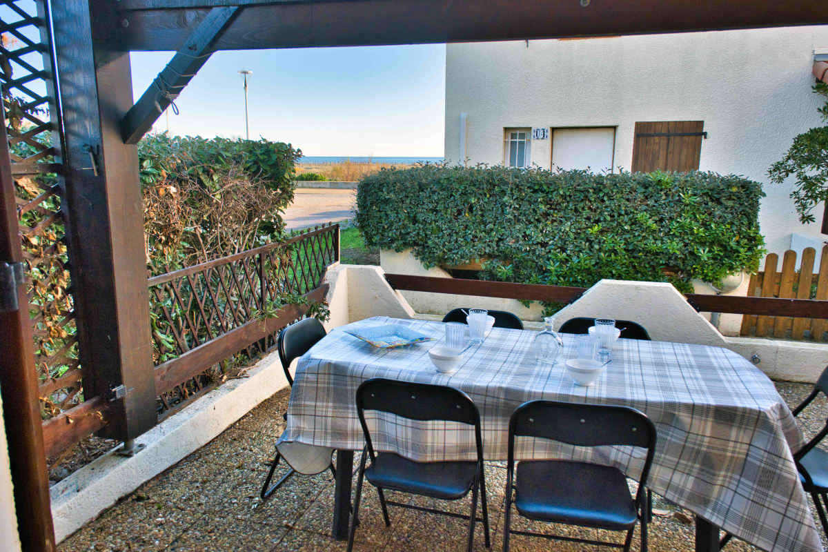 Maison F3 avec terrasse en front de mer.