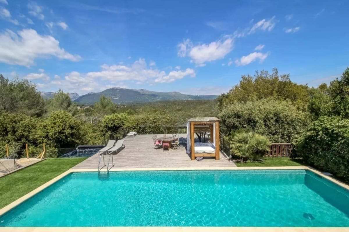 Belle villa à 5 min de Valbonne avec jardin, piscine et jacuzzi