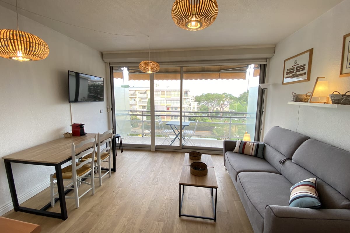 Immobilier Beau studio 4 personnes - piscine et mer  