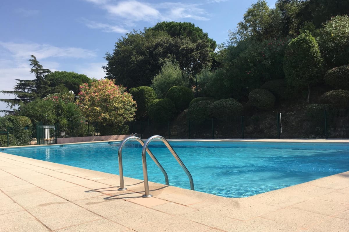 Appartement au calme avec jardin privatif