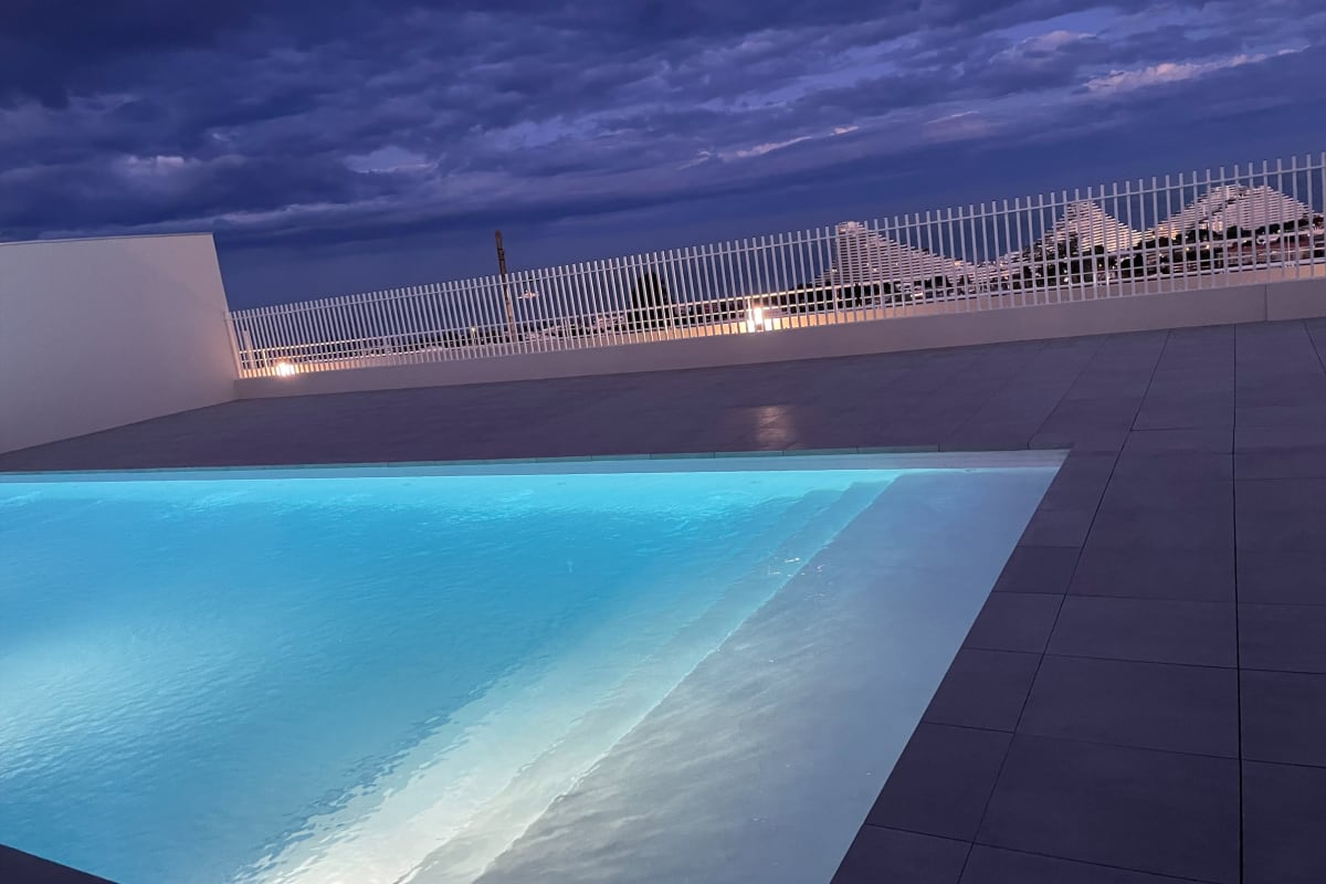 Studio moderne - terrasse - piscine