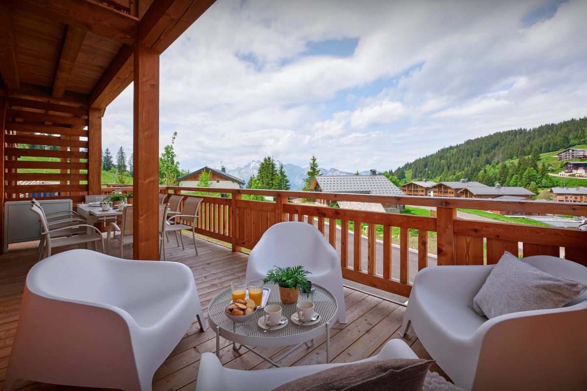 Chalet skis aux pieds proche des pistes de La Croix-Fry - OVO Network