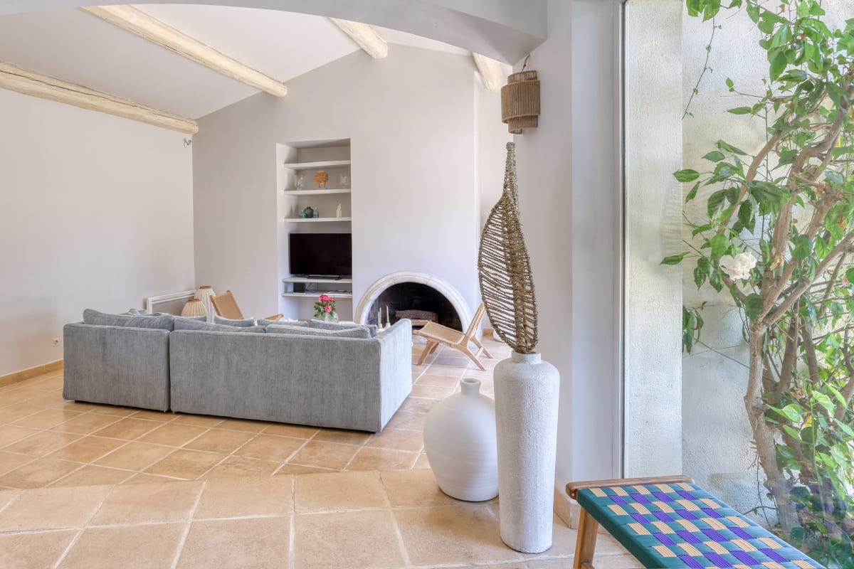 Maison Charmante maison provençale avec piscine 