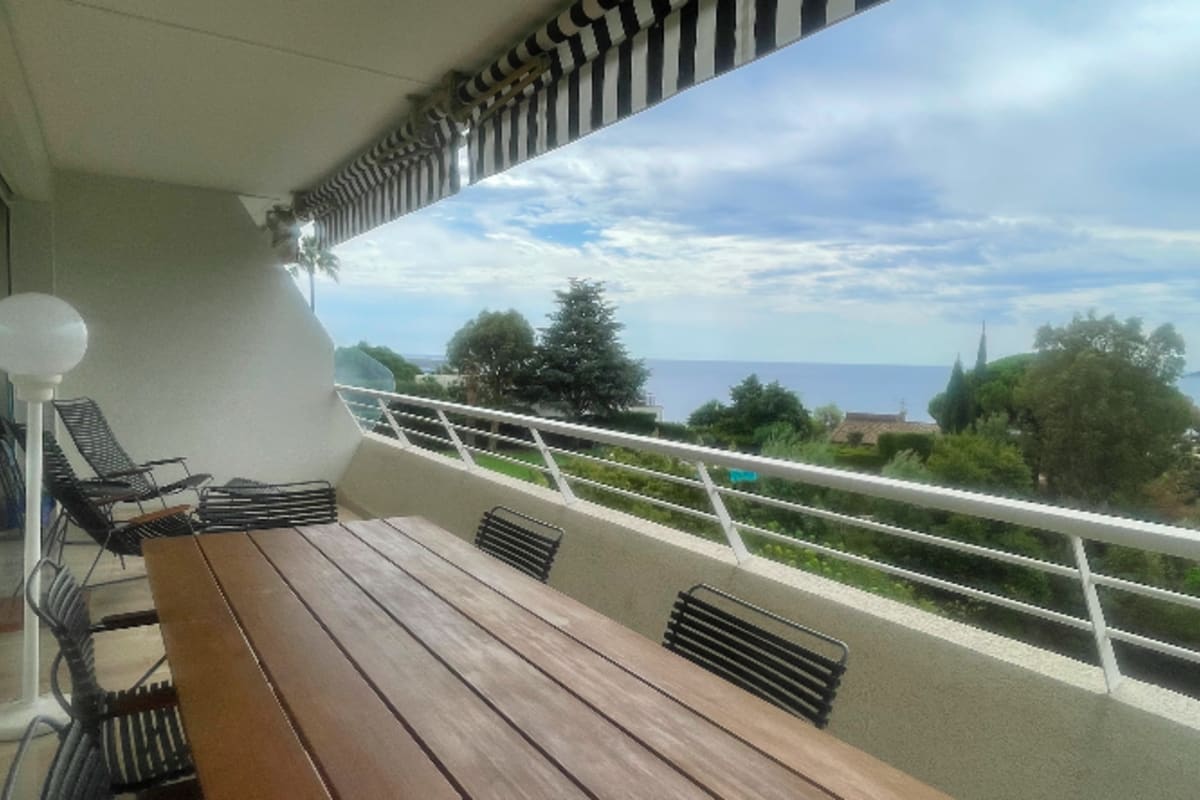 Immobilier Évasion à Cannes : vue mer et piscine partagée !  