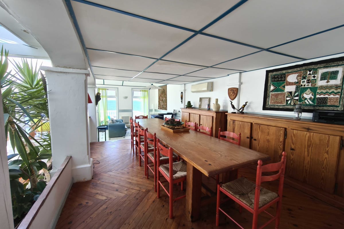 Immobilier Villa spacieuse avec piscine et vue sur la mer  