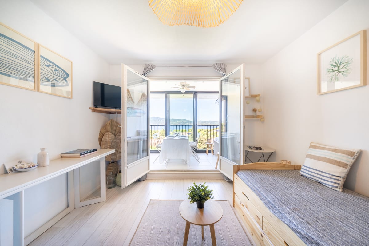 Appartement   Vue mer imprenable, T3, loggia, 6 pers, piscine, tennis, parking