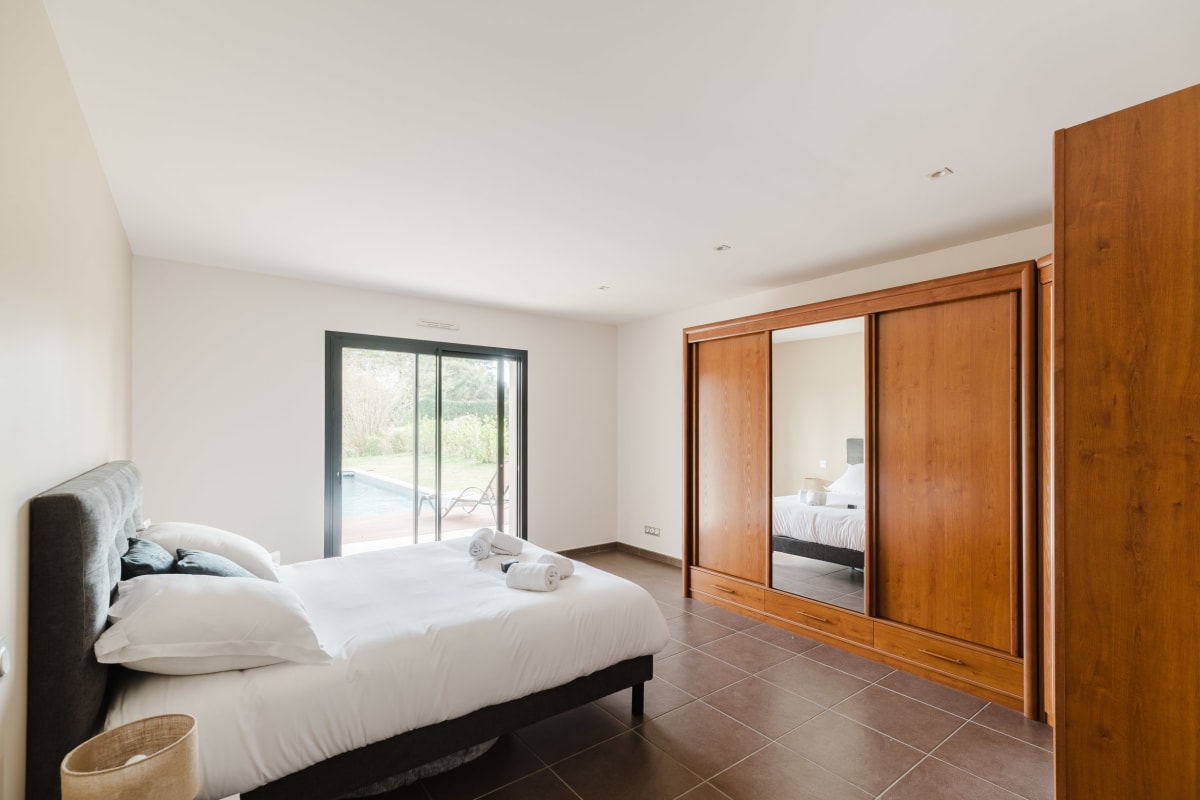 Immobilier Belle villa contemporaine 201 m2 avec piscine  