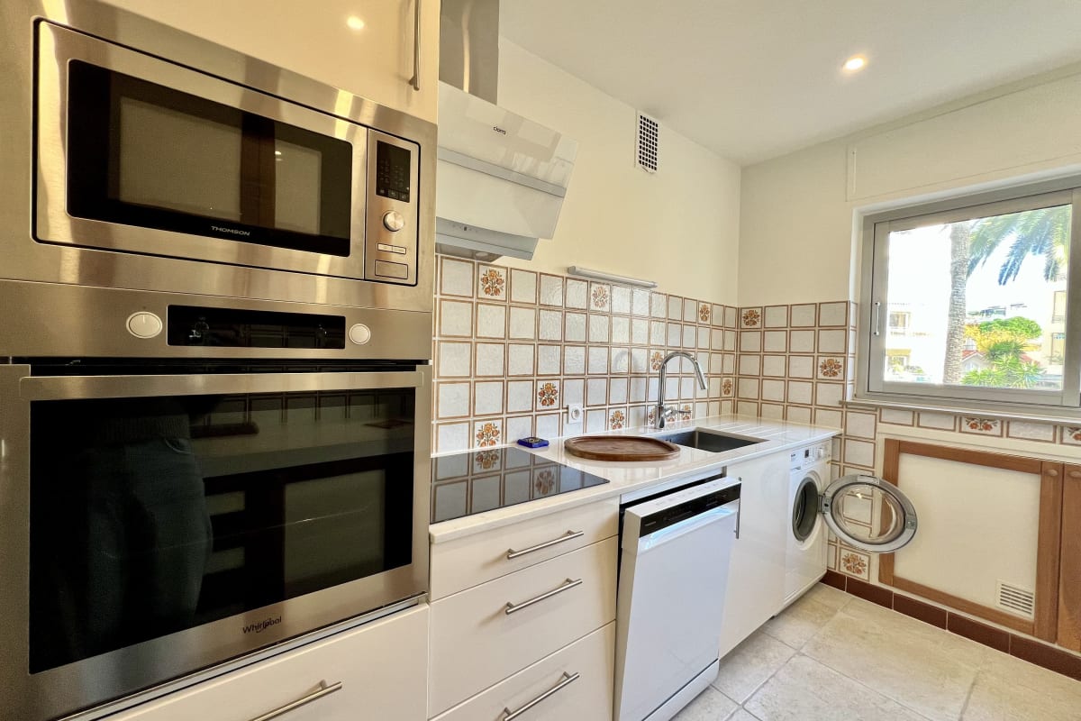 Immobilier Apt Pointe Croisette, grande terrasse face plage  