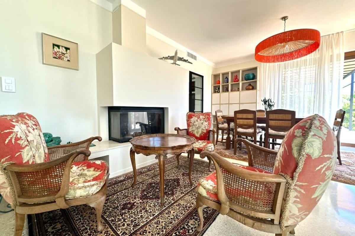  immobilier  Maison familiale avec piscine et vue mer