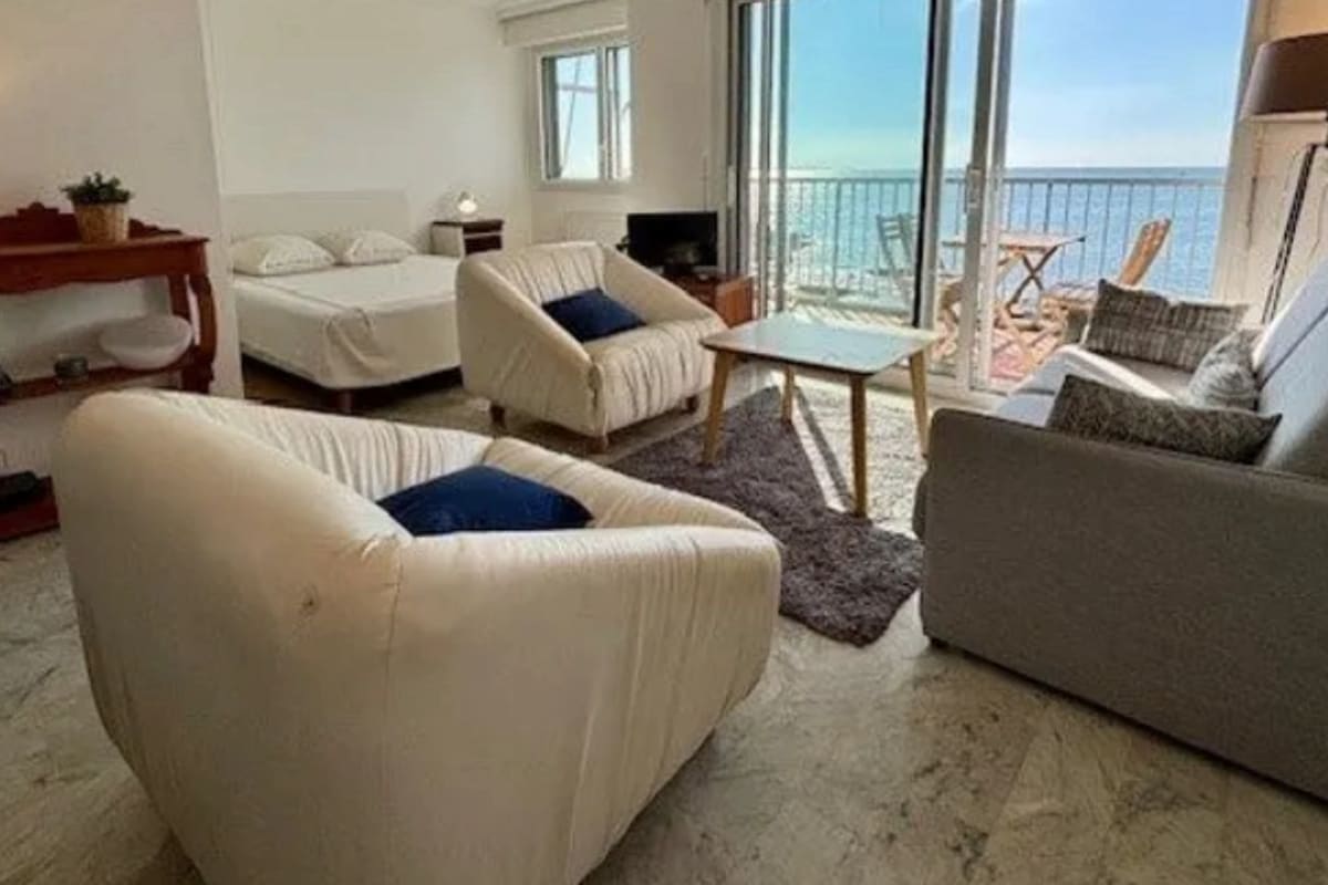  immobilier  Studio vue chateau et belle ile