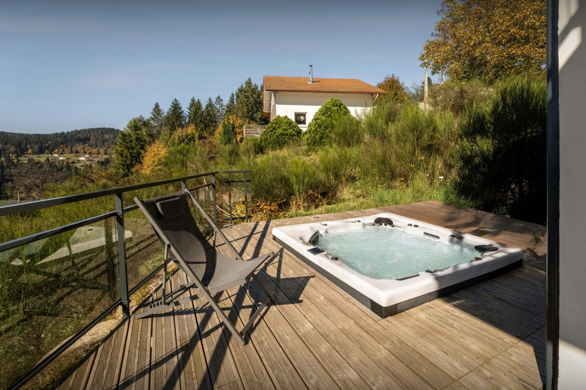 Chalet   Refuge d'exception avec jacuzzi, sauna et magnifique vue - OVO Network