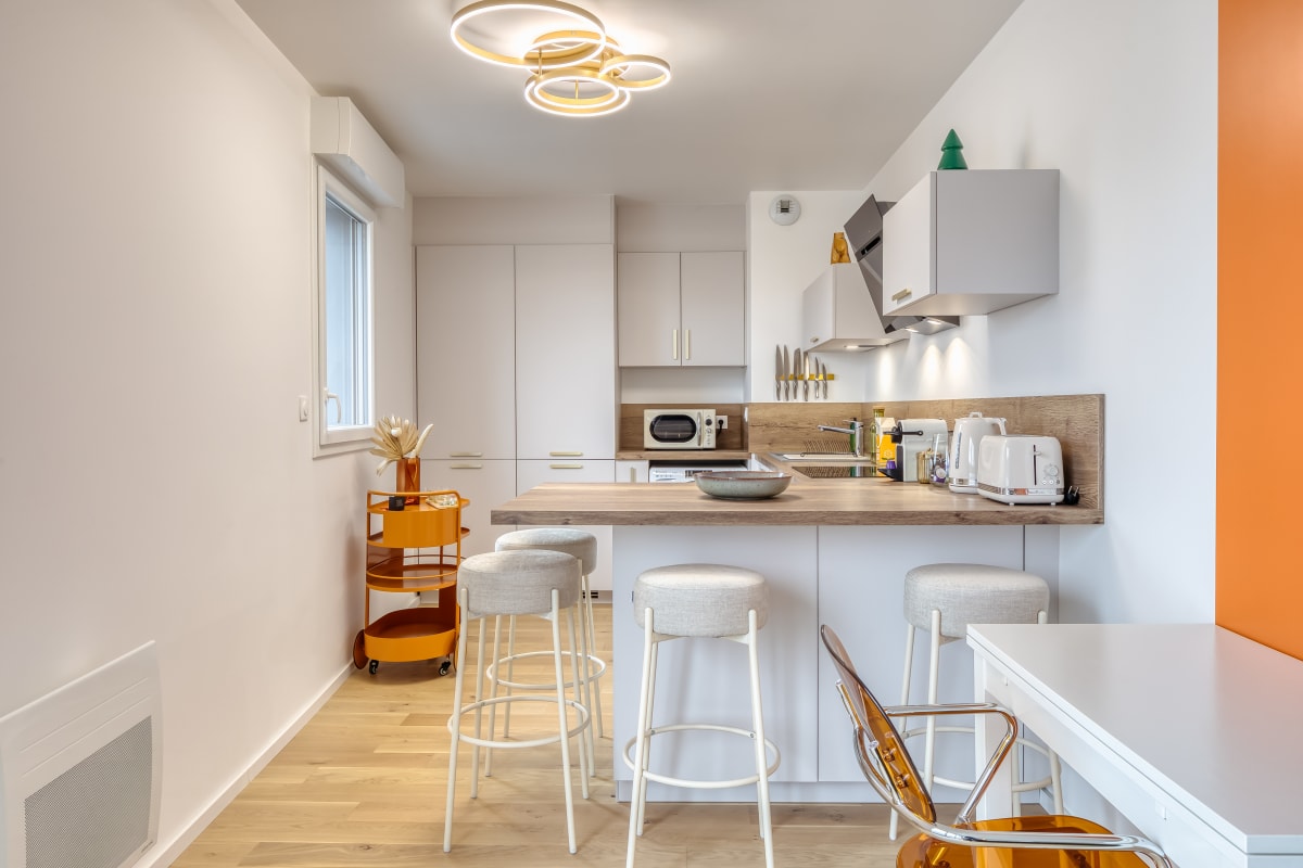 Immobilier Les Mathurins, F2 unique terrasse, parking et sport  