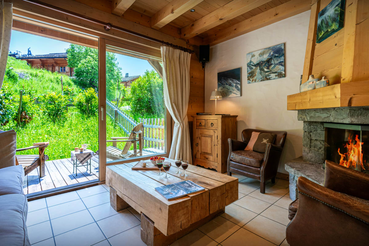  Chalet Skis aux pieds pour 8 - belle vue et proche village - OVO Network