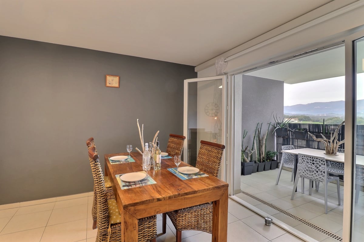 Immobilier Evasion Tropicale - Vue montagne & terrasse  