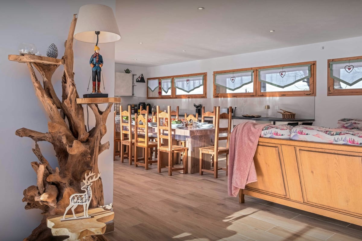 Immobilier Chalet atypique pour 14 avec sauna, terrasses et baby-foot - OVO Network  