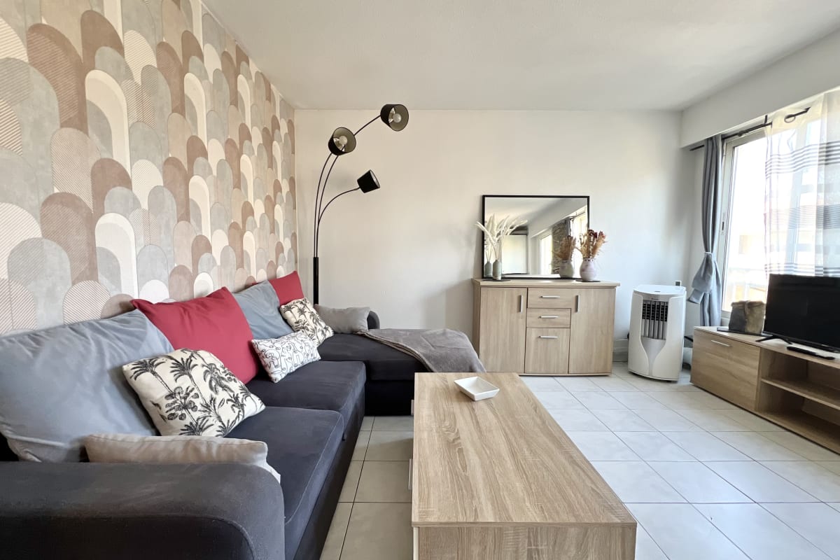 Appart Lumineux à Golfe-Juan, parking & plages