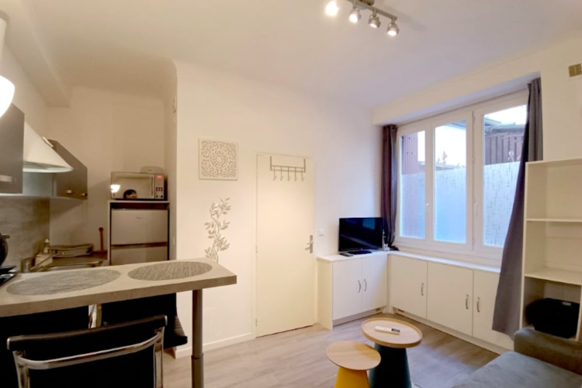 Studio Lumineux et Calme à Nice